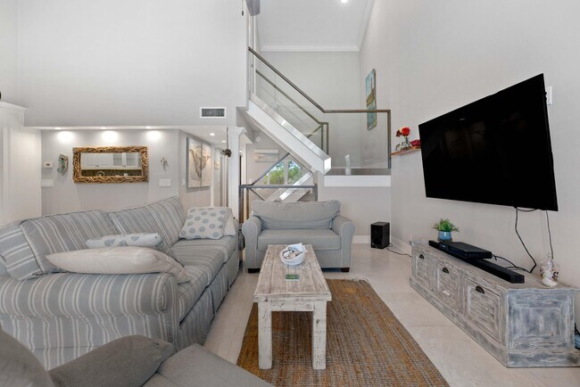 Building Photo - 2706 Fairway Dr N