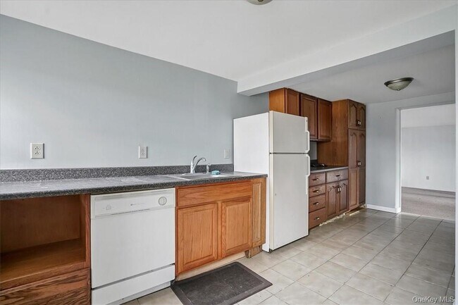 Building Photo - 492 Black Meadow Rd