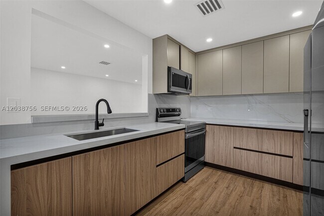 Building Photo - 8201 SW 42nd St