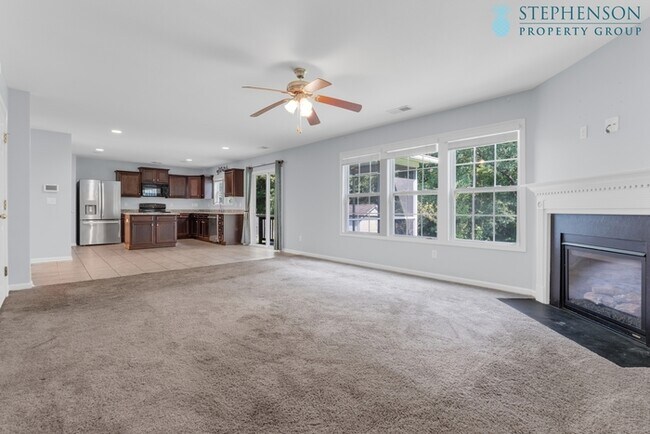 Building Photo - Remodeled and Ready!