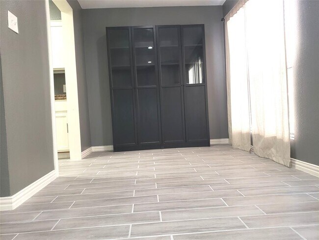Building Photo - 16111 Aspenglen Dr
