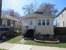 Building Photo - 206 Lake St