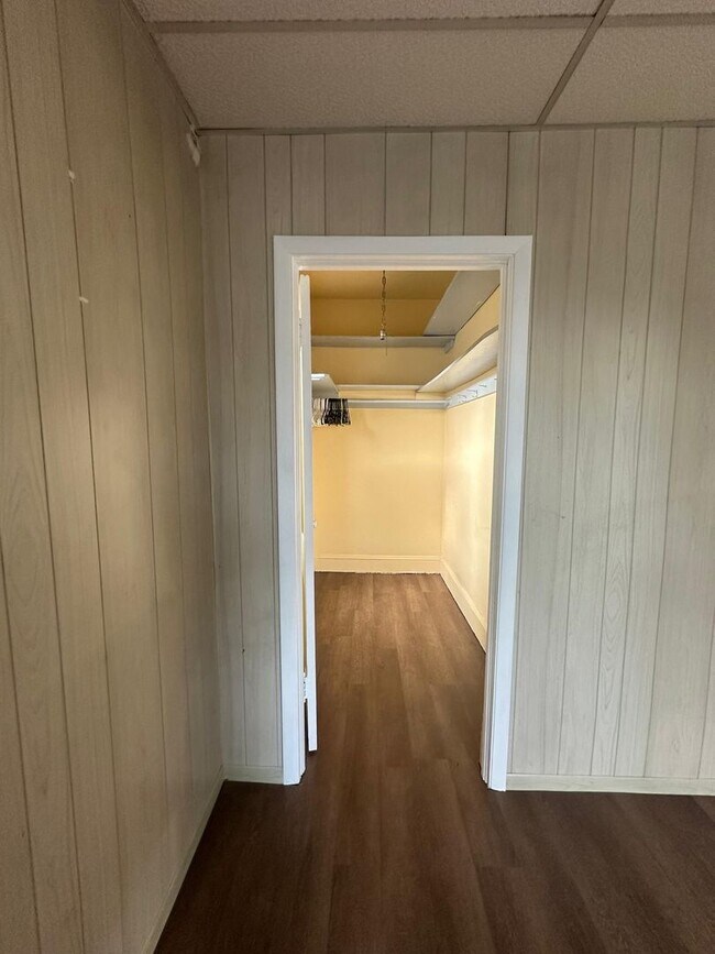 Building Photo - 505 Birch St