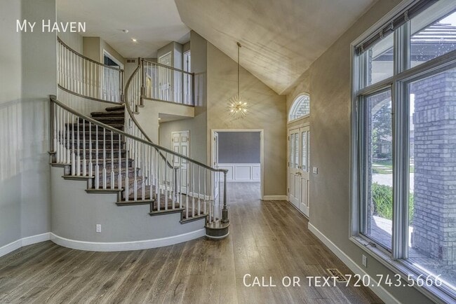 Building Photo - Stunning Heritage West home with all the b...