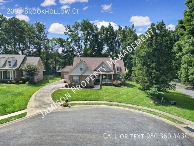 Building Photo - 2005 Brookhollow Ct