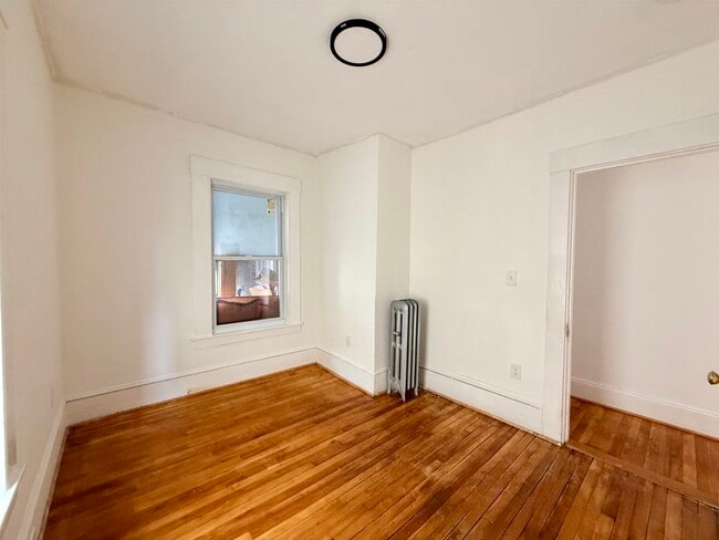 Building Photo - 28 Brook St