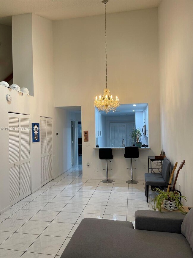 Building Photo - 1625 N 15th Terrace