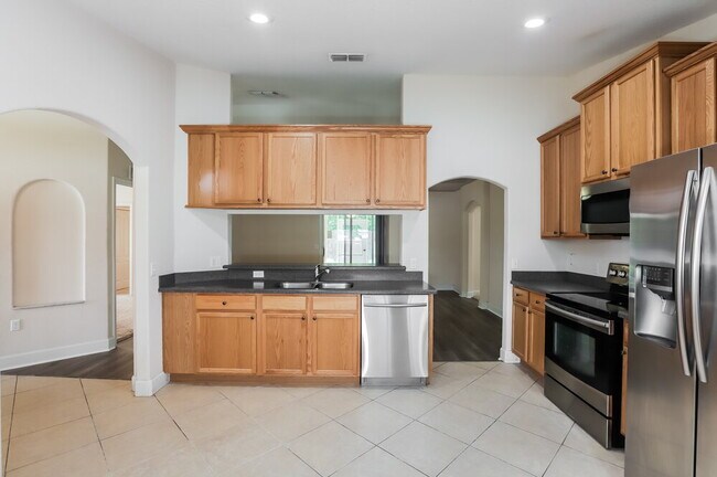 Building Photo - 5072 Ashwood Dr