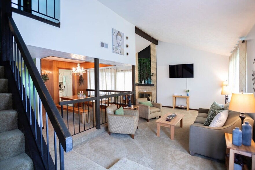 Building Photo - 2916 Moorcroft Dr