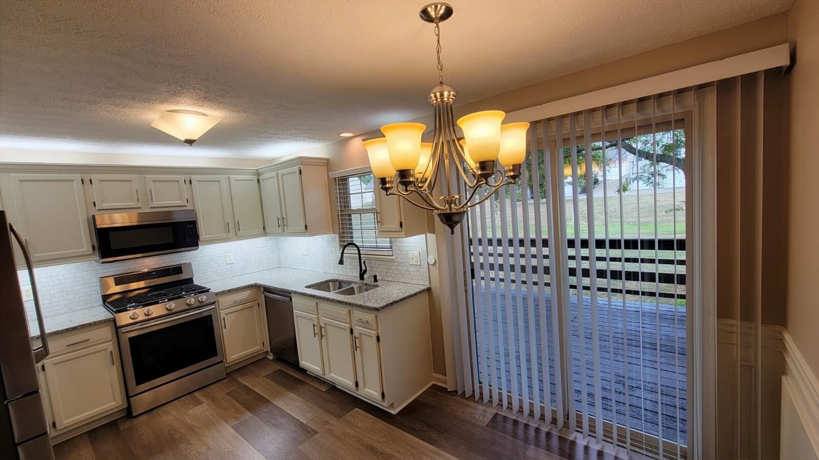 Building Photo - 6525 Blossomwood Cir NE