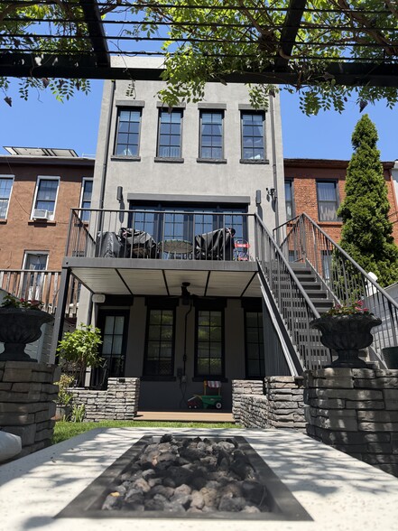 Building Photo - 60 Van Buren St