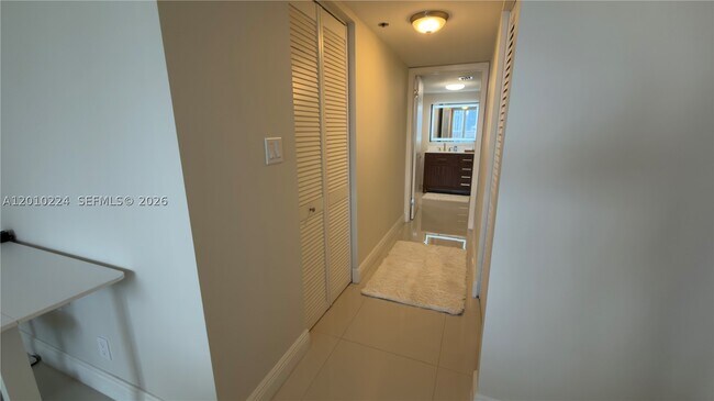 Building Photo - 1717 N Bayshore Dr