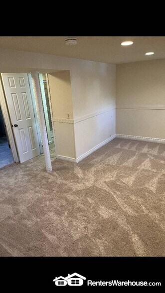 Building Photo - 10 Enjay Ave