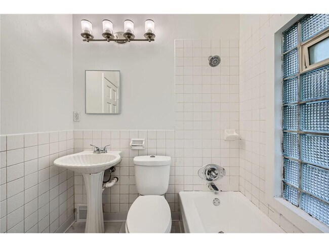 Building Photo - 3014 N Humboldt Ave