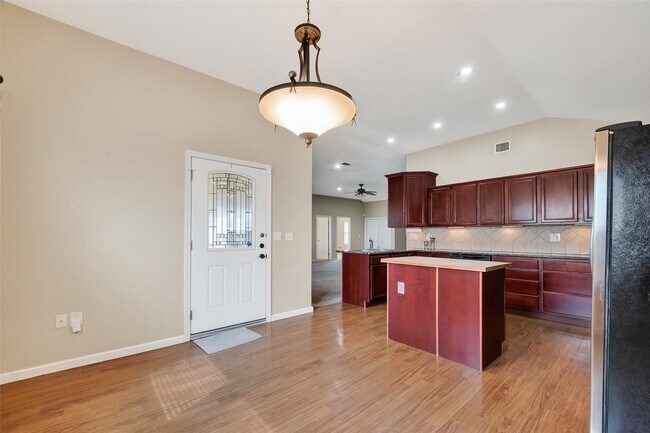 Building Photo - 1143 3ks St