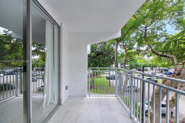 Building Photo - 750 NE 64th St