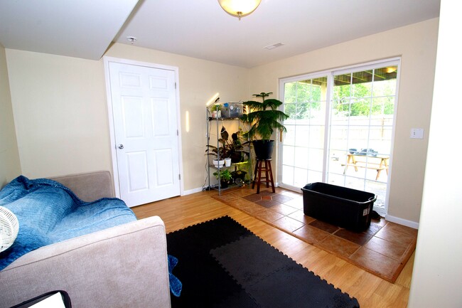 Building Photo - 108 La Vista Dr
