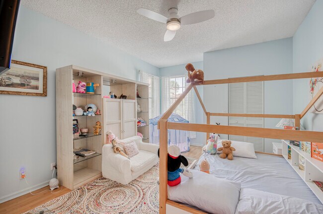 Building Photo - 10080 Dover Carriage Ln