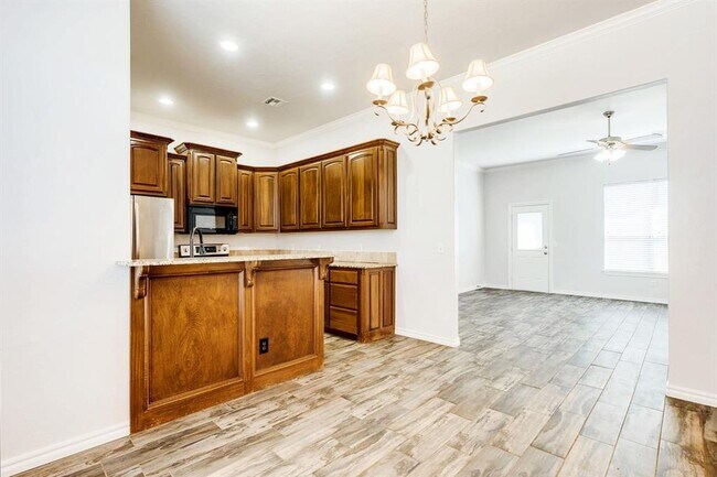 Building Photo - 3104 Loren Dr