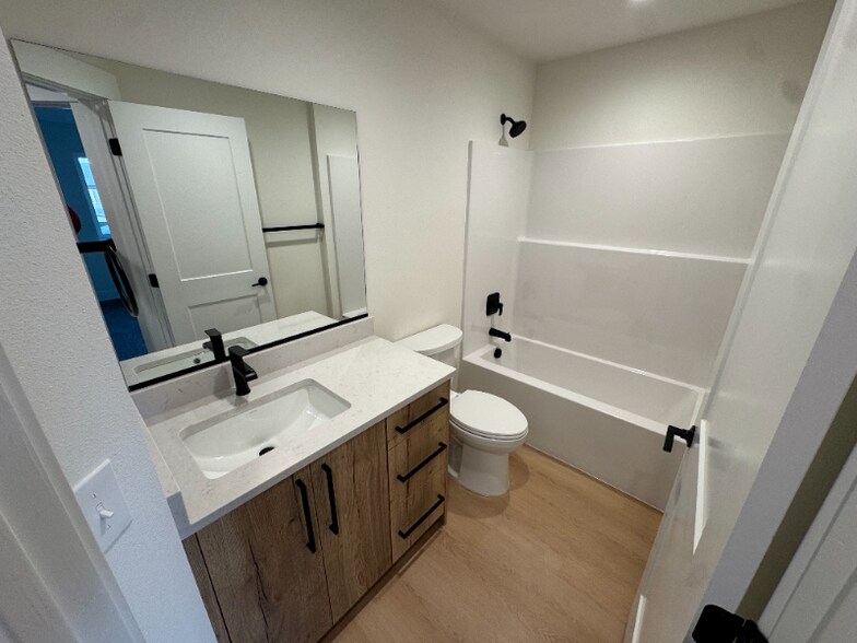 Building Photo - 3919 E 27th Ave