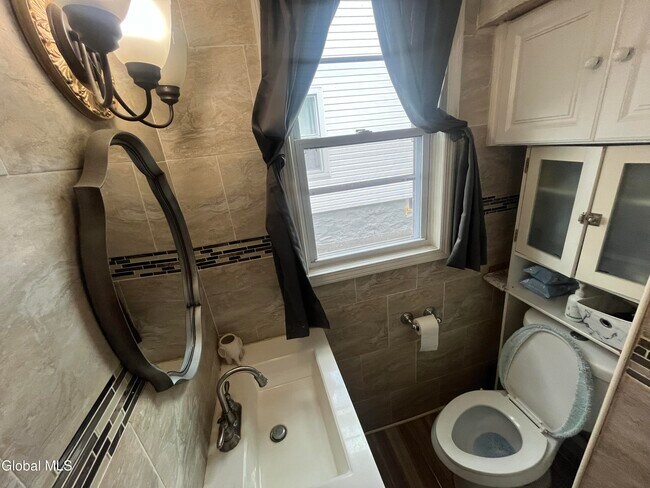 Building Photo - 1410 Stanford St