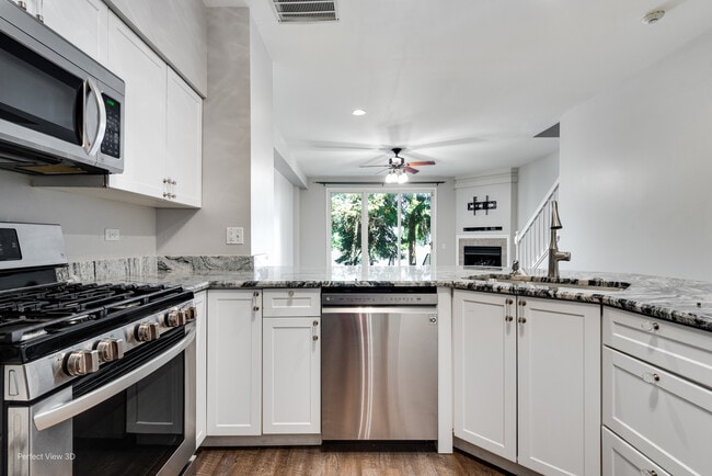 Building Photo - 2827 Stonewater Dr