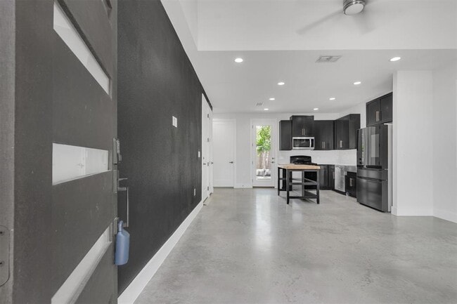 Building Photo - 408 W Odell St