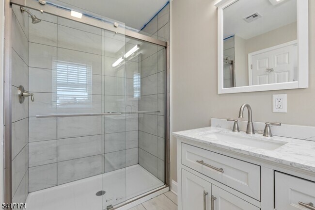 Building Photo - 152 N Auten Ave