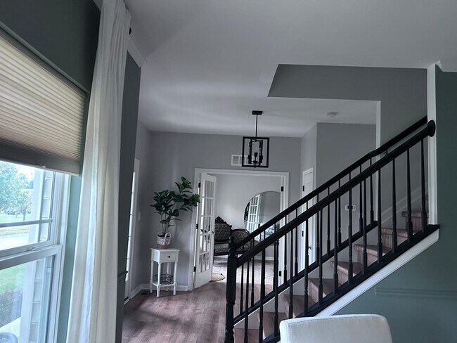 Building Photo - 75 Livie Ln