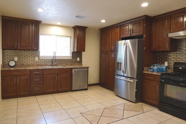 Building Photo - 31510 Avenida Del Padre