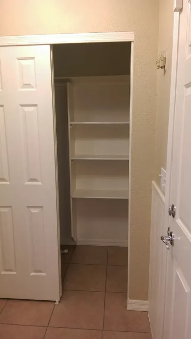 Building Photo - 303 W Scott Ave