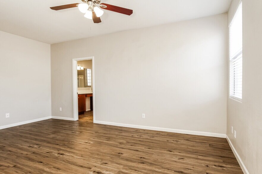 Building Photo - 11838 W Foothill Dr