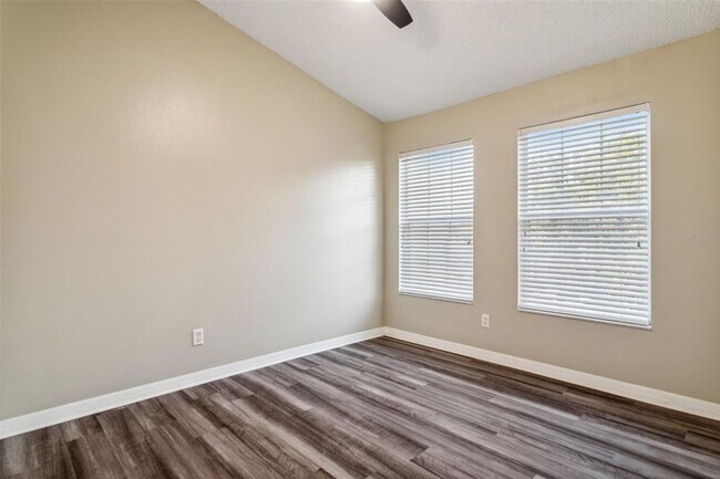 Building Photo - 655 Vallance Way NE