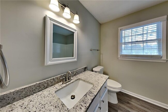 Building Photo - 351 Robin Hood Dr