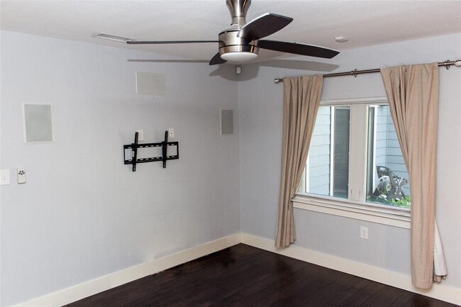 Building Photo - 903 Herndon Ln