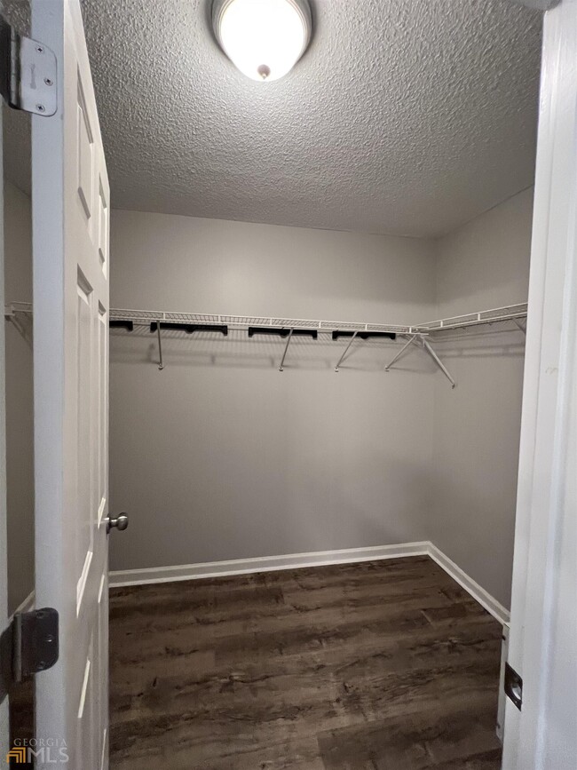 Building Photo - 3494 Creekview Dr