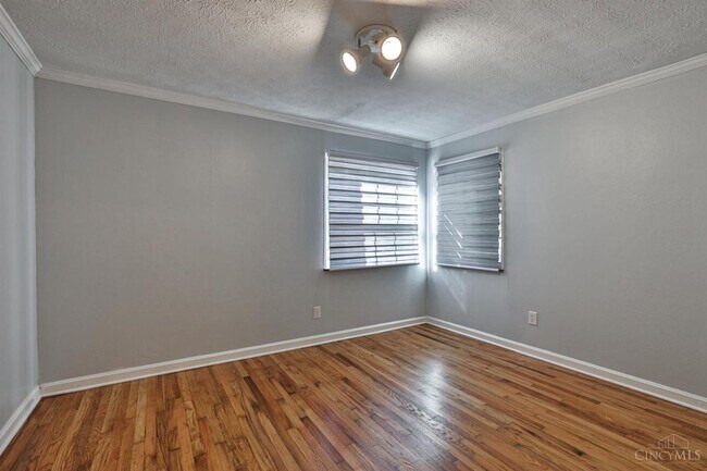 Building Photo - Two Bedroom Home for UC Students for This Year and Next!