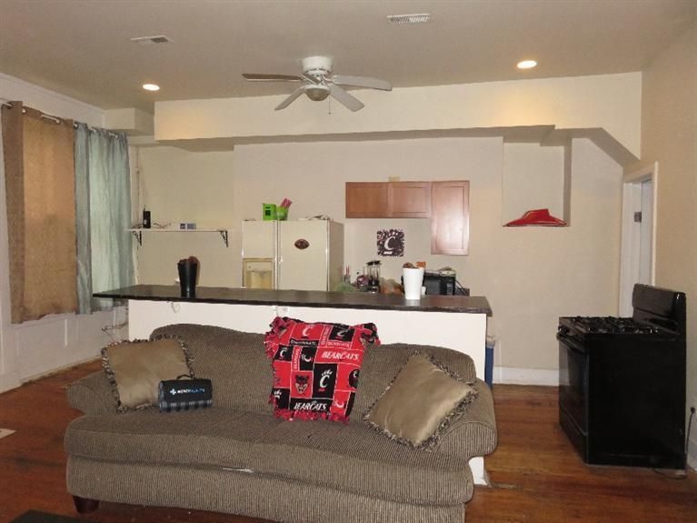 Building Photo - 2212 Ravine St