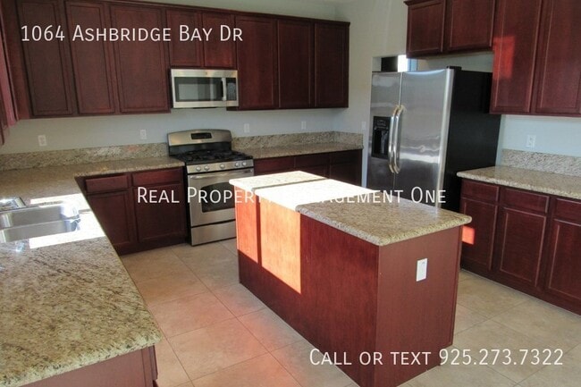 Building Photo - 1064 Ashbridge Bay Dr