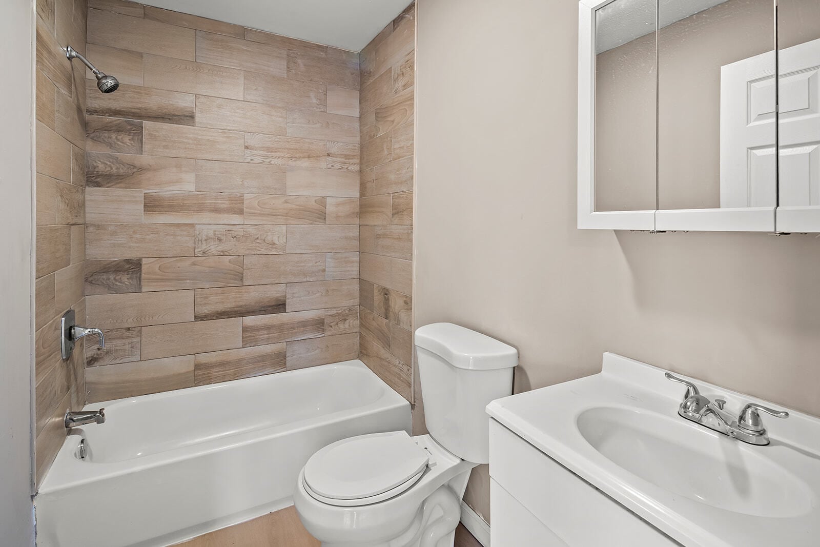 Building Photo - 113 E Main St