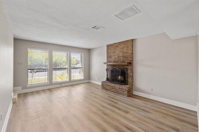 Building Photo - 6525 Hart Ln