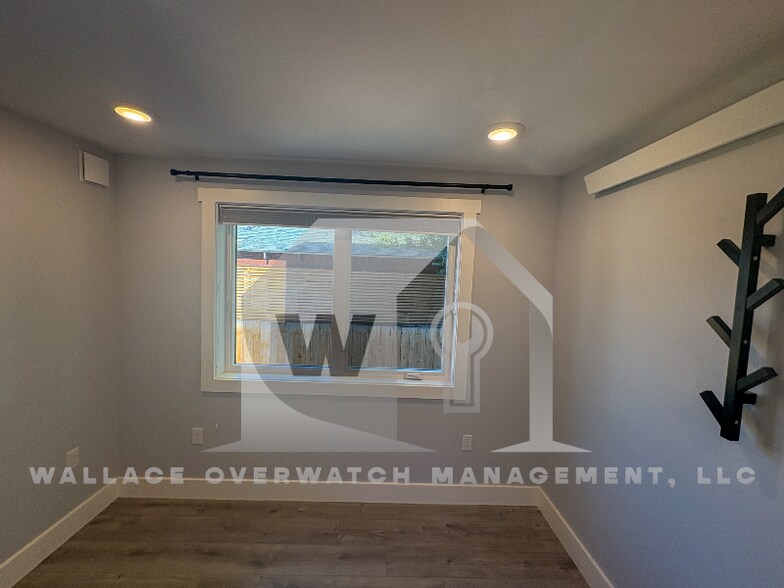 Building Photo - 108 3rd Ave E