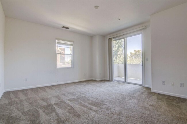 Building Photo - Beautiful 4 Bedroom, 2.5 Bath Condo for Rent in Elk Grove