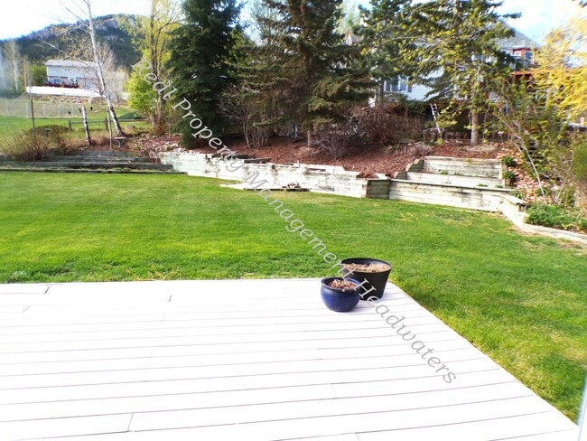 Building Photo - 5 Bedroom 2-1/2 Bath House for Rent
