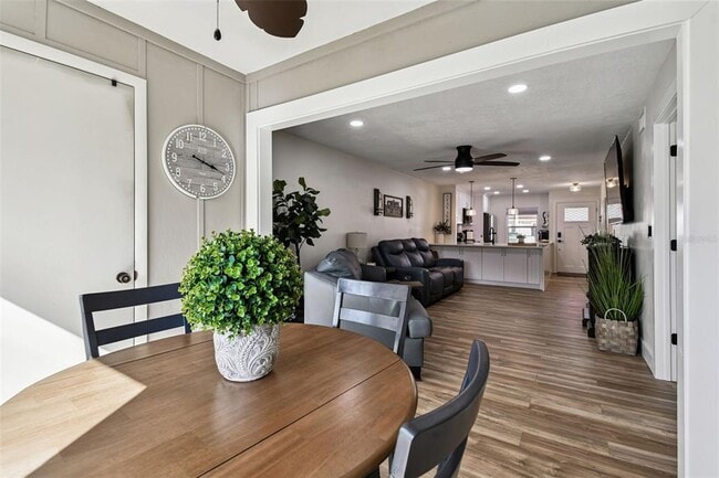 Building Photo - 9032 Mission Oaks Blvd