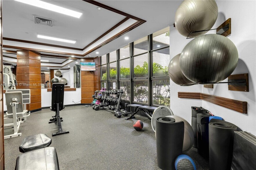 Building Photo - 18151 NE 31st Ct