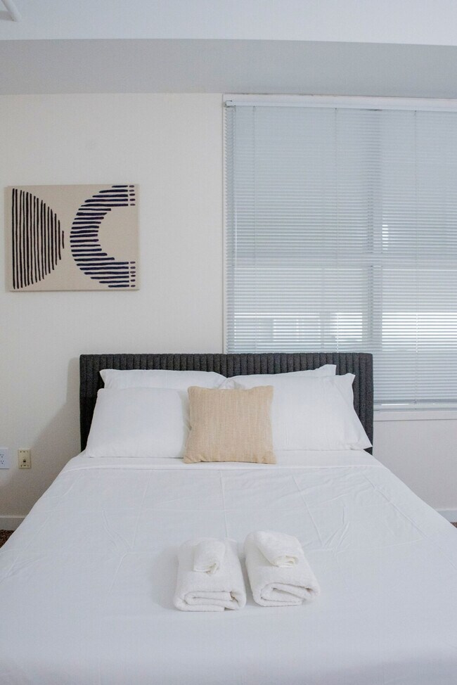 Building Photo - 125 W Market St