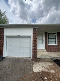 Building Photo - Creve Coeur Lane