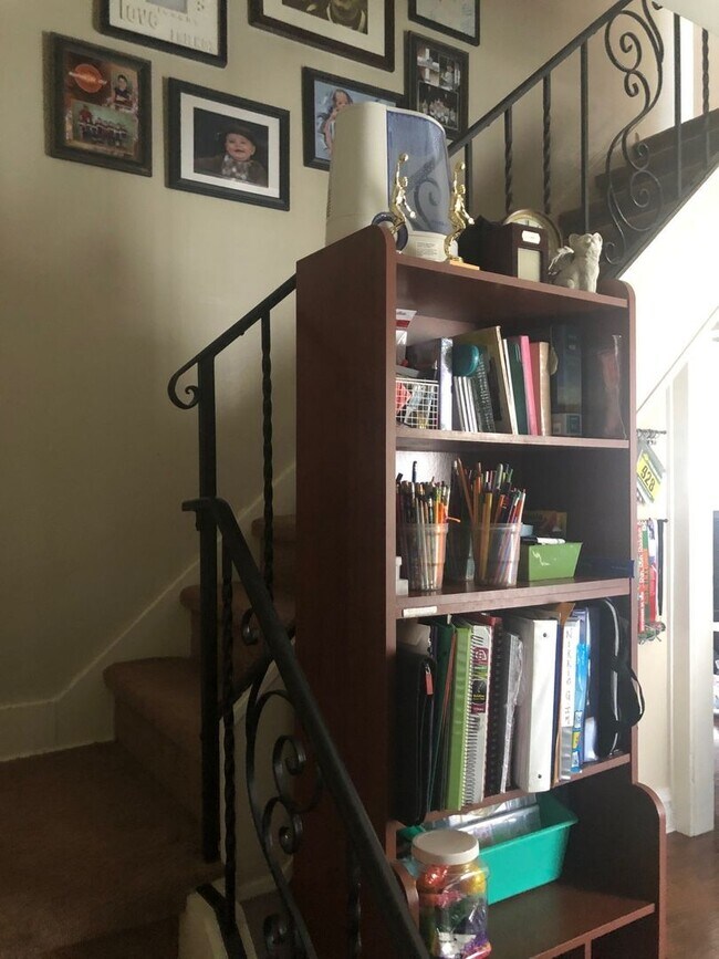 Building Photo - 2 Bedroom home with garage in Mayfield Hts!