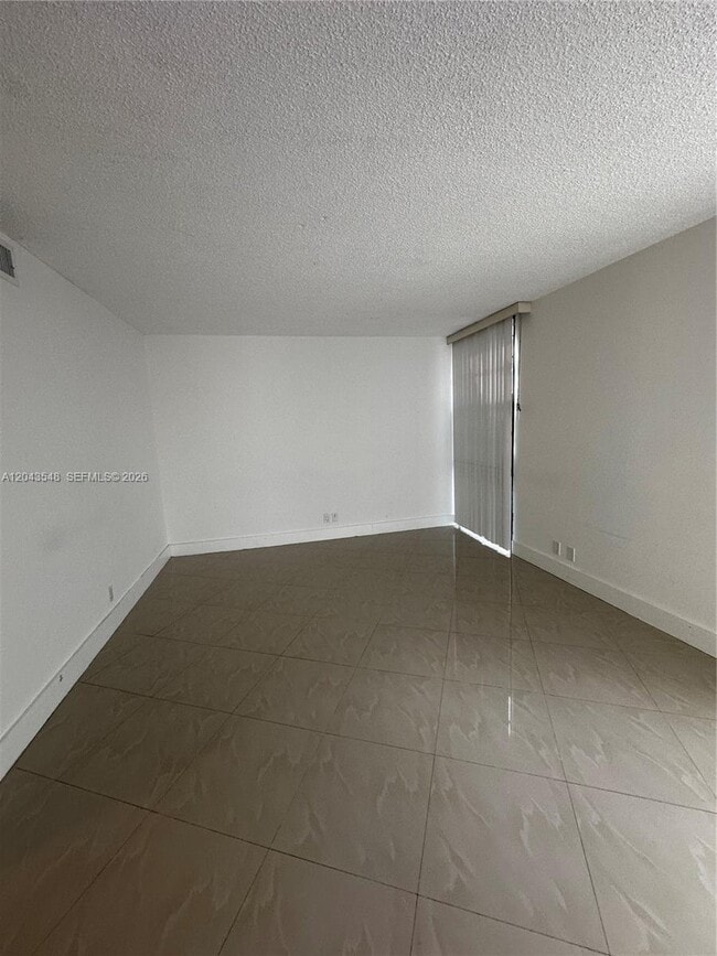 Building Photo - 3475 N Country Club Dr